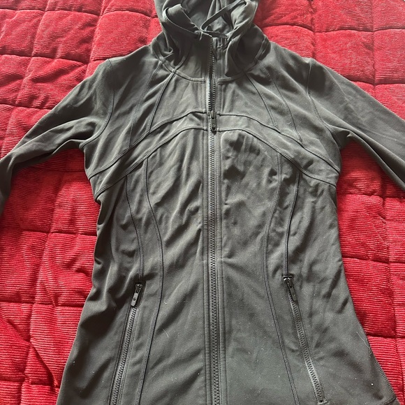 Lululemon jacket. Only selling because it’s the wrong size for me - Picture 3 of 4